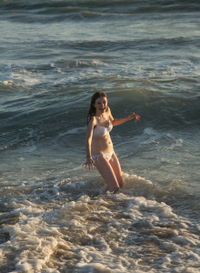 Teen girlfriend Patience Dolder shows her tasty nip & ass crack on the beach