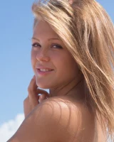 Big boobs Vanea appears in pink bikini and nude on the beach