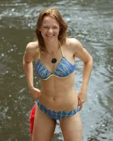Hairy pussy Billie in bikini at the river