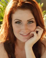 Busty Emmy Sinclair in red bikini is good on the bun