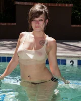 Pool girl Hannah Kinney is sexy in bikini