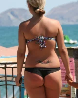 Candid chicks in sexy bikinis