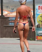 Candid chicks in sexy bikinis