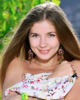 Cute teen Vivian puts the focus on her landing strip twat while naked outdoors